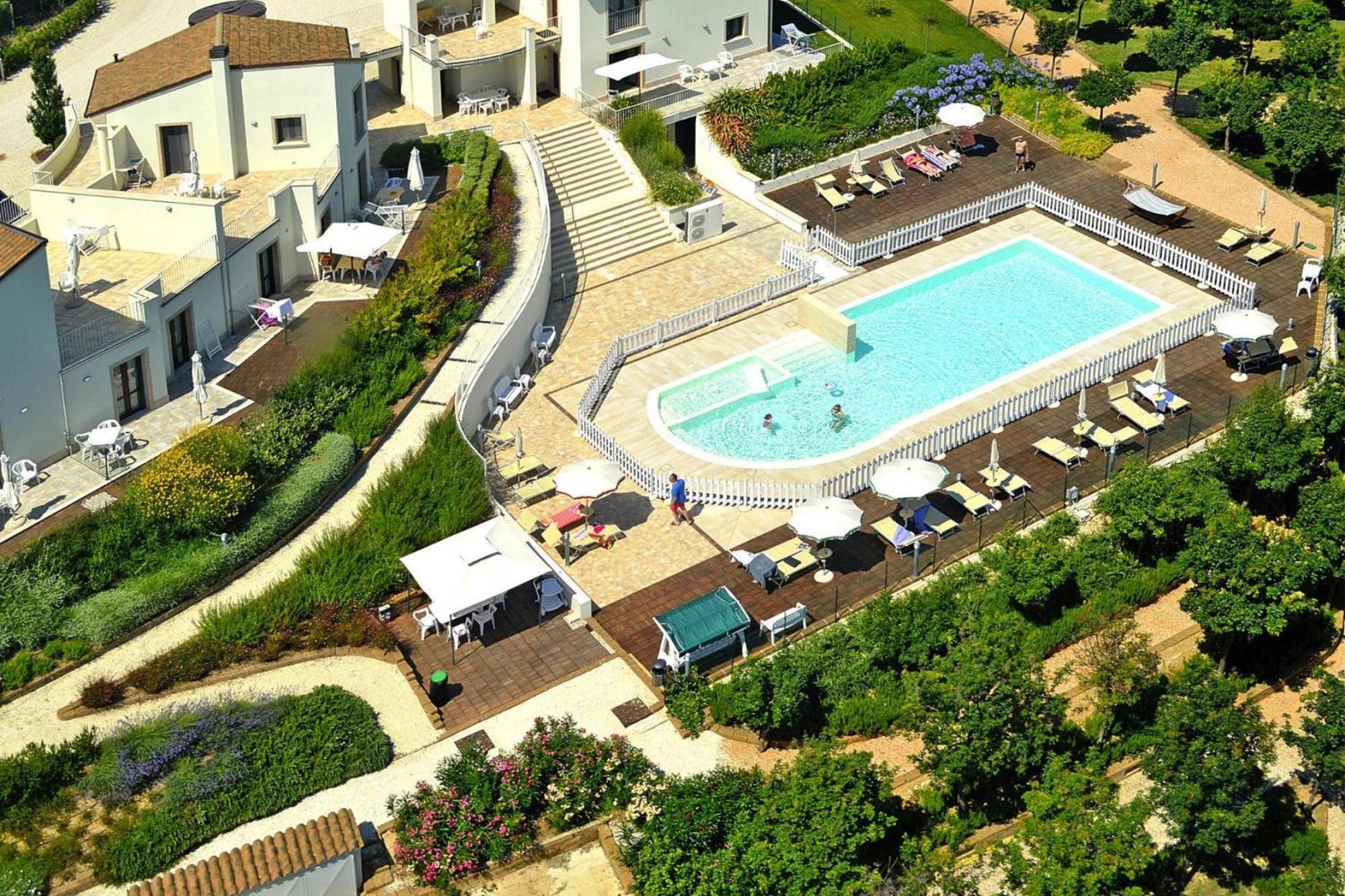 Holiday Resort Contea Dei Ciliegi Pedaso Eksteriør bilde