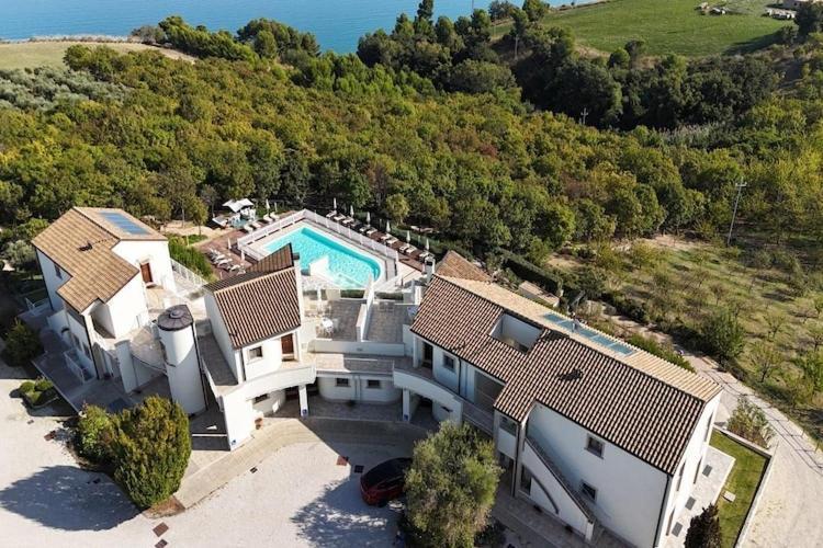 Holiday Resort Contea Dei Ciliegi Pedaso Eksteriør bilde